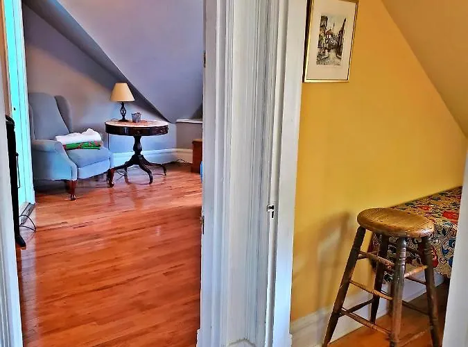 Point Breeze Bed & Breakfast