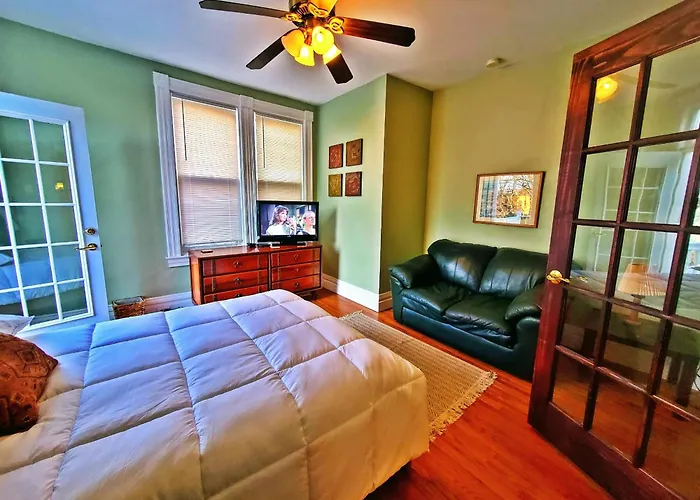 Point Breeze Bed & Breakfast
