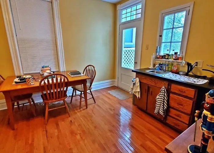 Point Breeze Bed & Breakfast
