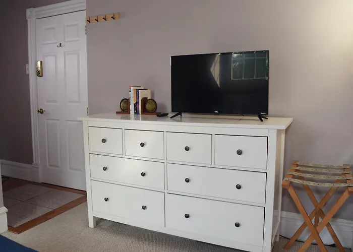 Point Breeze Bed & Breakfast
